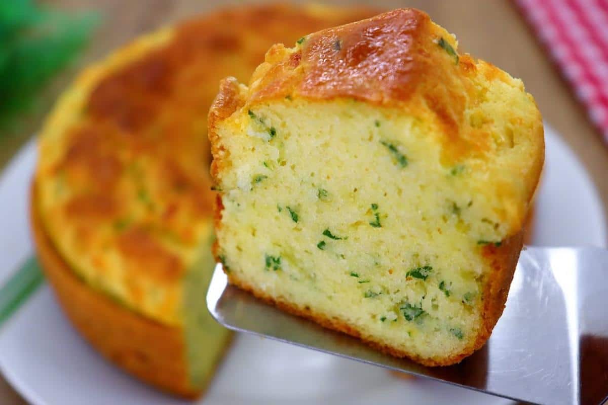 Bolo salgado saboroso com um segredo especial para ficar fofinho e macio