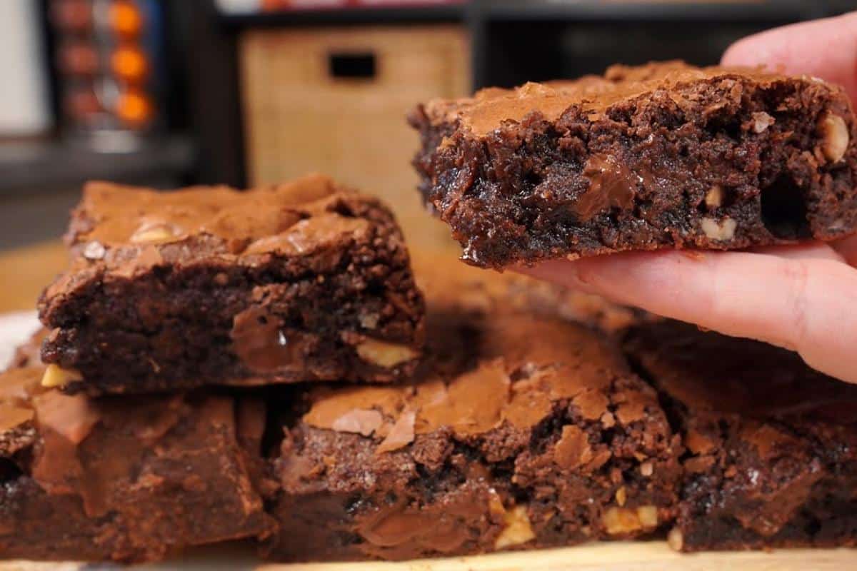 Brownie chocolatudo com casquinha crocante: essa é a melhor receita que já fiz
