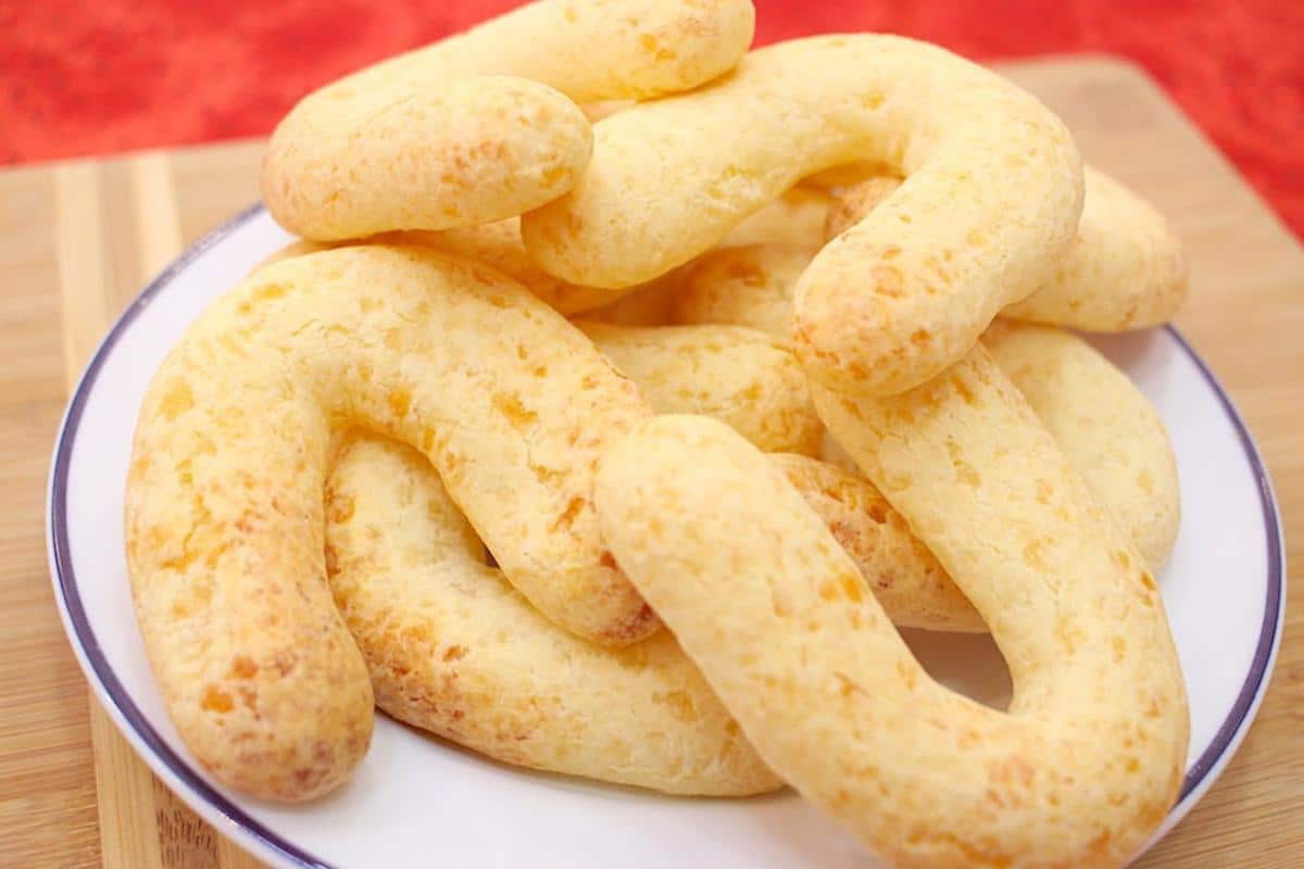 Chipa de queijo original que você vai adorar fazer e saborear na hora do café