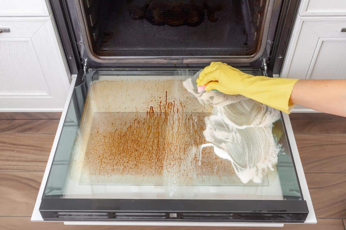 Como limpar forno por dentro depois do seu almoço de fim de semana
