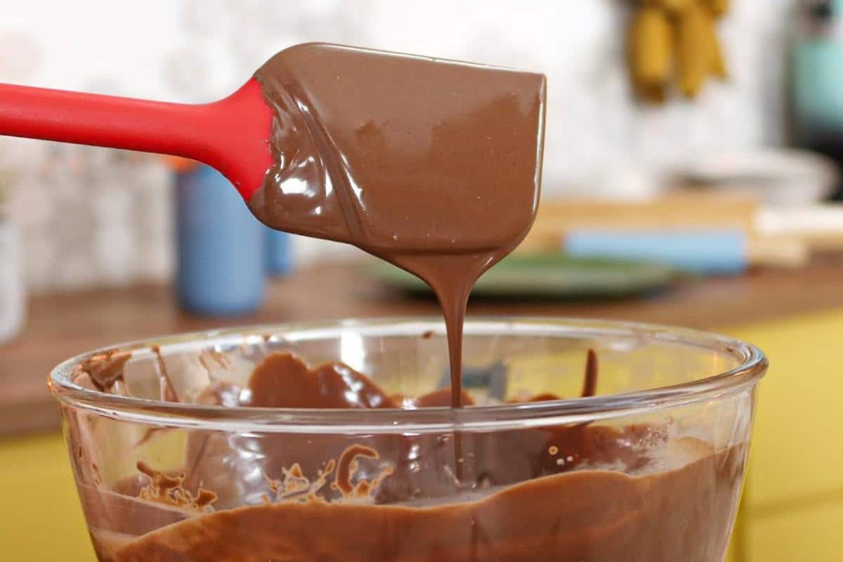 Como derreter chocolate fracionado do jeito certo e sem queimar