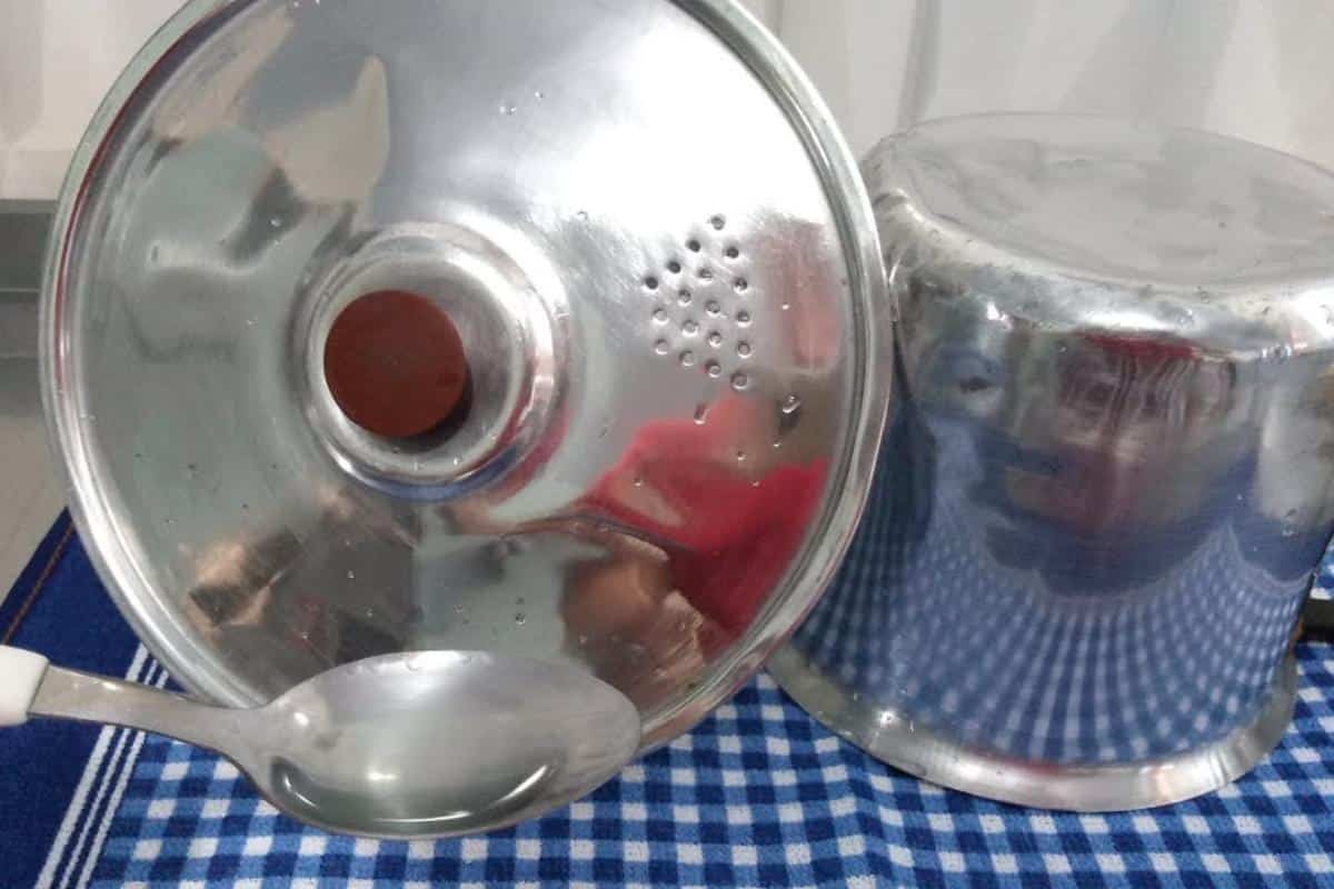 Limpa alumínios caseiro que deixa sua cozinha brilhando depois do almoço