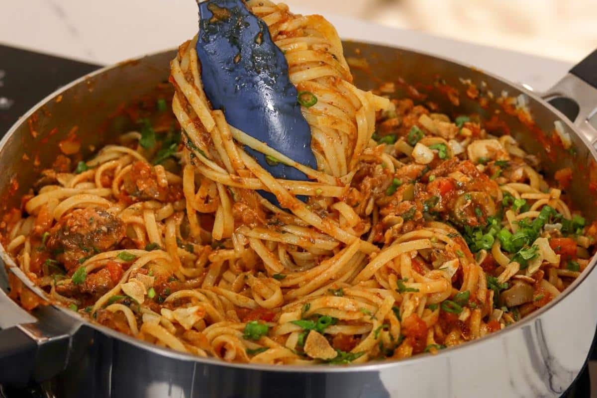 Macarrão com sardinha para você fazer rapidinho no almoço dos dias mais corridos