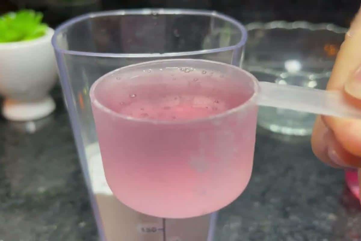 Misturinha caseira que dá brilho e desengordura suas panelas rapidinho