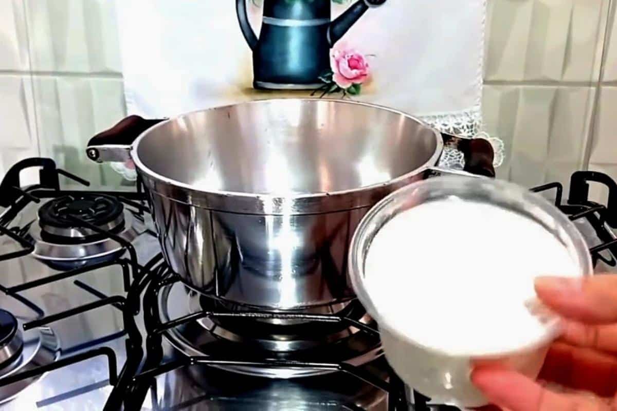 Pasta de brilho caseira que salva o dia de toda dona de casa que aprende a fazer