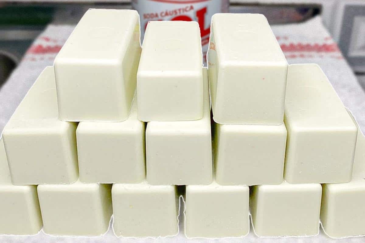 Como fazer sabão com pinho sol: fica super cheiroso e espuma bastante