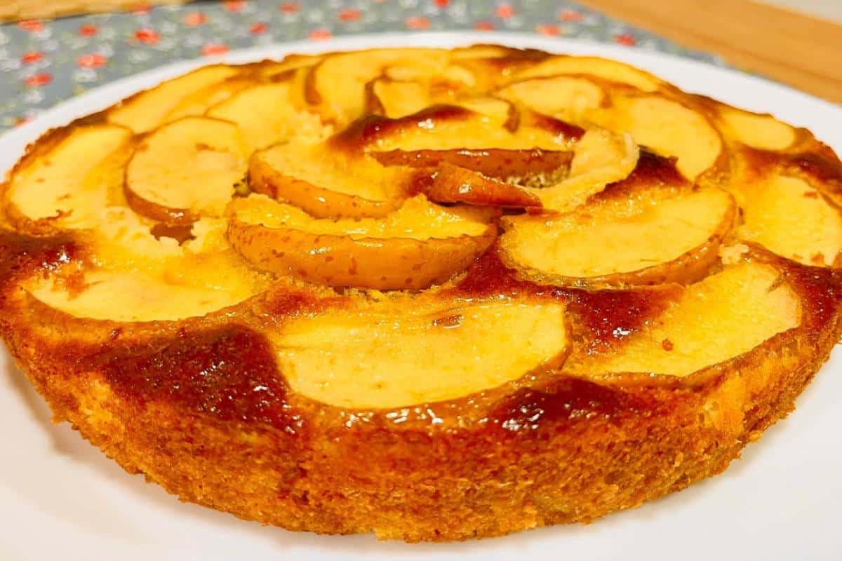Torta de maçã de colher que todo mundo vai achar que você comprou na confeitaria