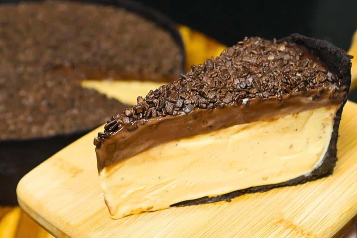 Torta de maracujá trufada com chocolate que fica maravilhosa e irresistível
