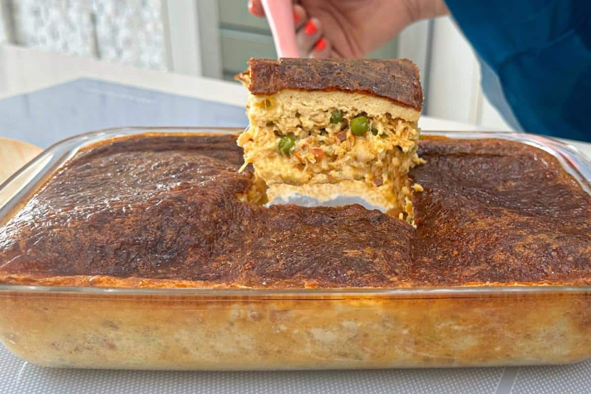 Torta sem farinha com recheio cremoso e que a massa não fica seca