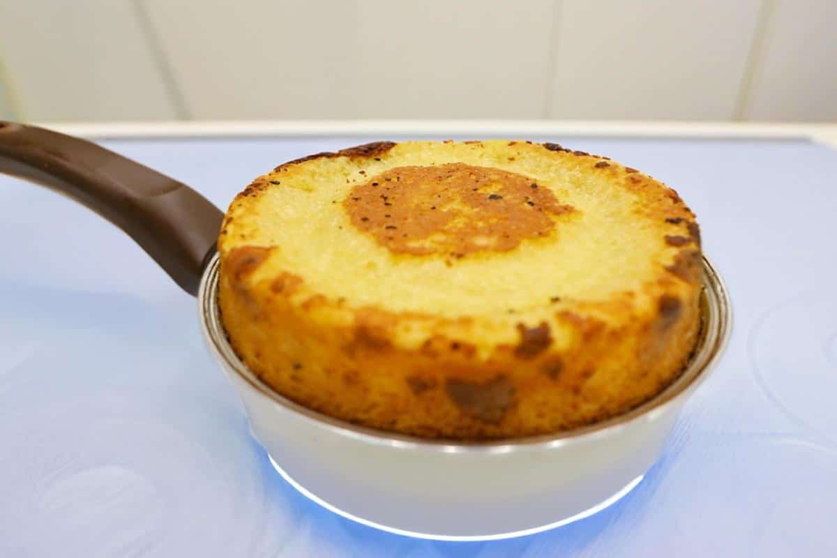 Bolo de panela feito na boca do fogão que não precisa de farinha de trigo