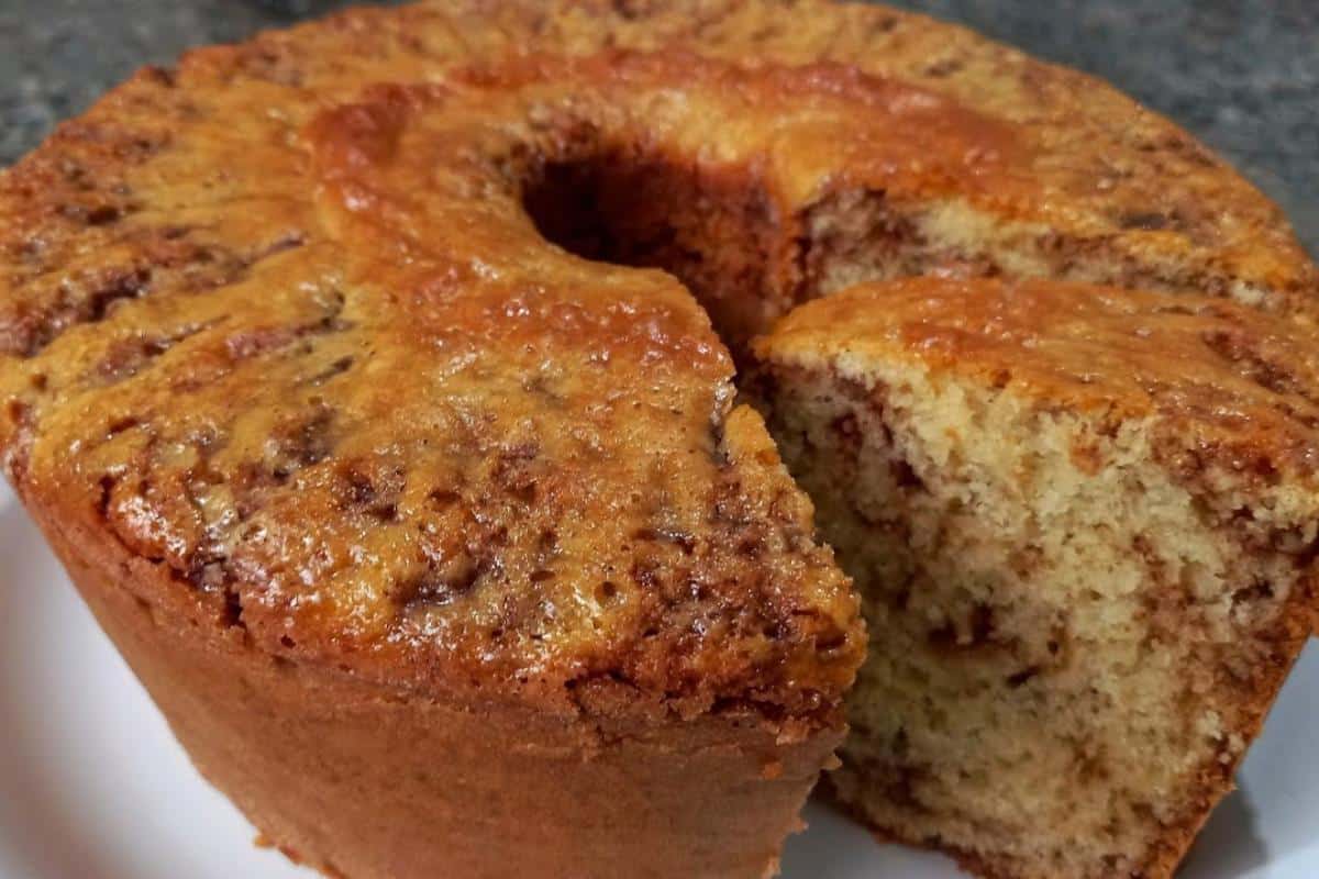 Bolo formigueiro simples fofinho e molhadinho para servir no café da tarde