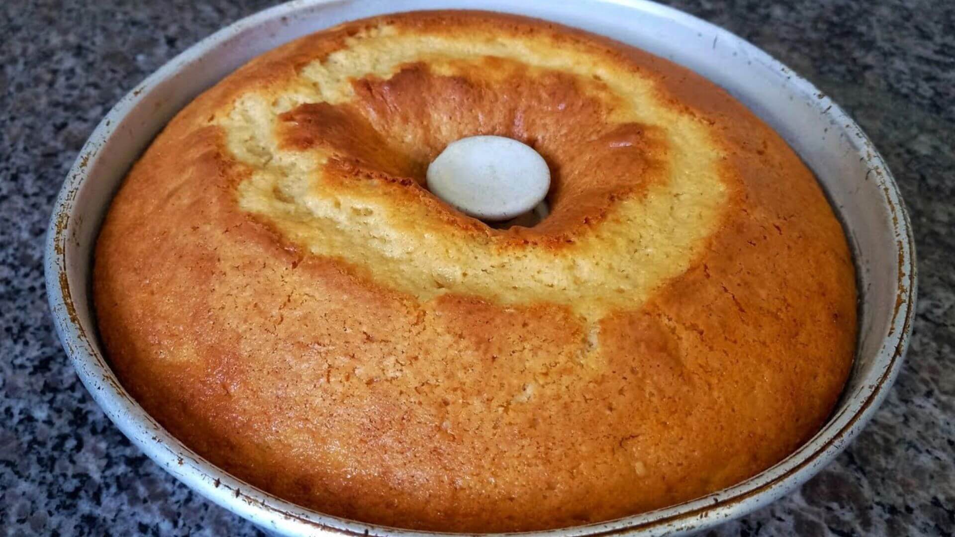 Receita de bolo de queijo simples: fácil de fazer e fica uma delícia no café