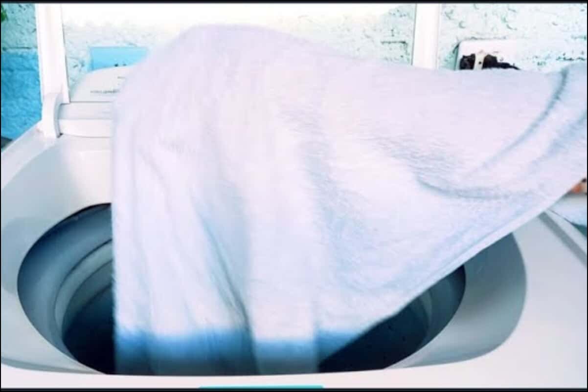 Como desencardir roupa branca: essa dica sensacional vai te ajudar a deixar tudo limpinho para o seu natal