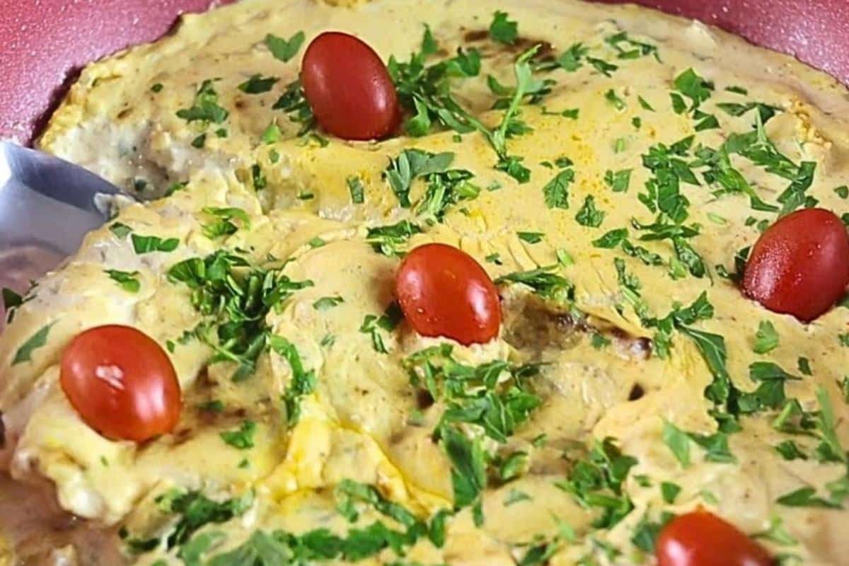 Frango com molho branco é uma receita fácil e deliciosa que combina com seu natal