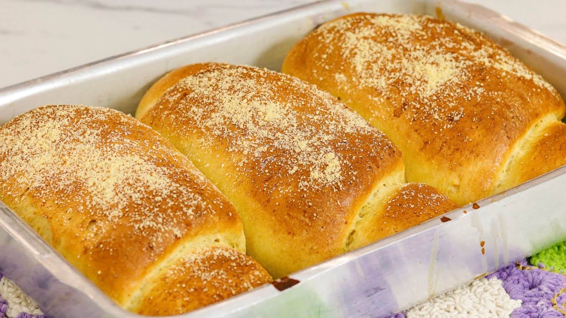 Pão caseiro econômico e fácil de fazer que você vai querer ter sempre na sua casa
