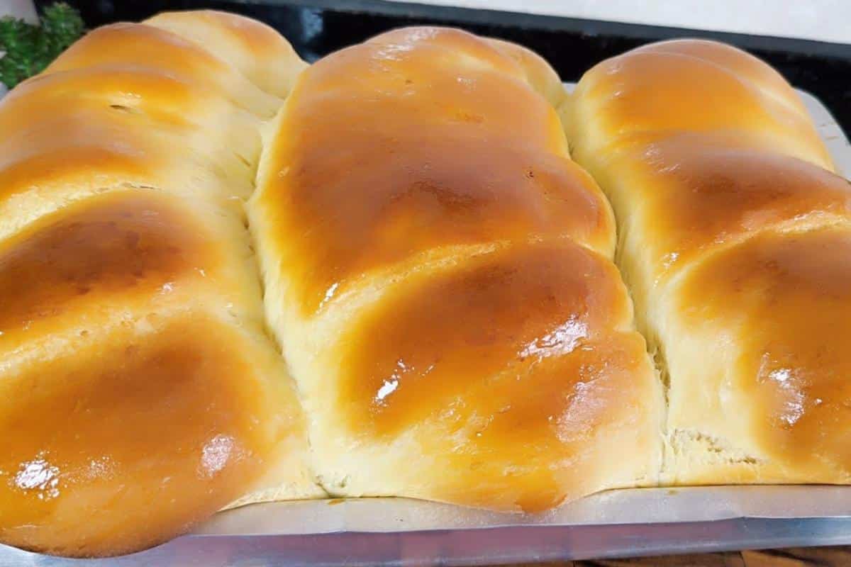 Pão caseiro grande e fofinho para fazer no café da manhã e não precisar ir na padaria