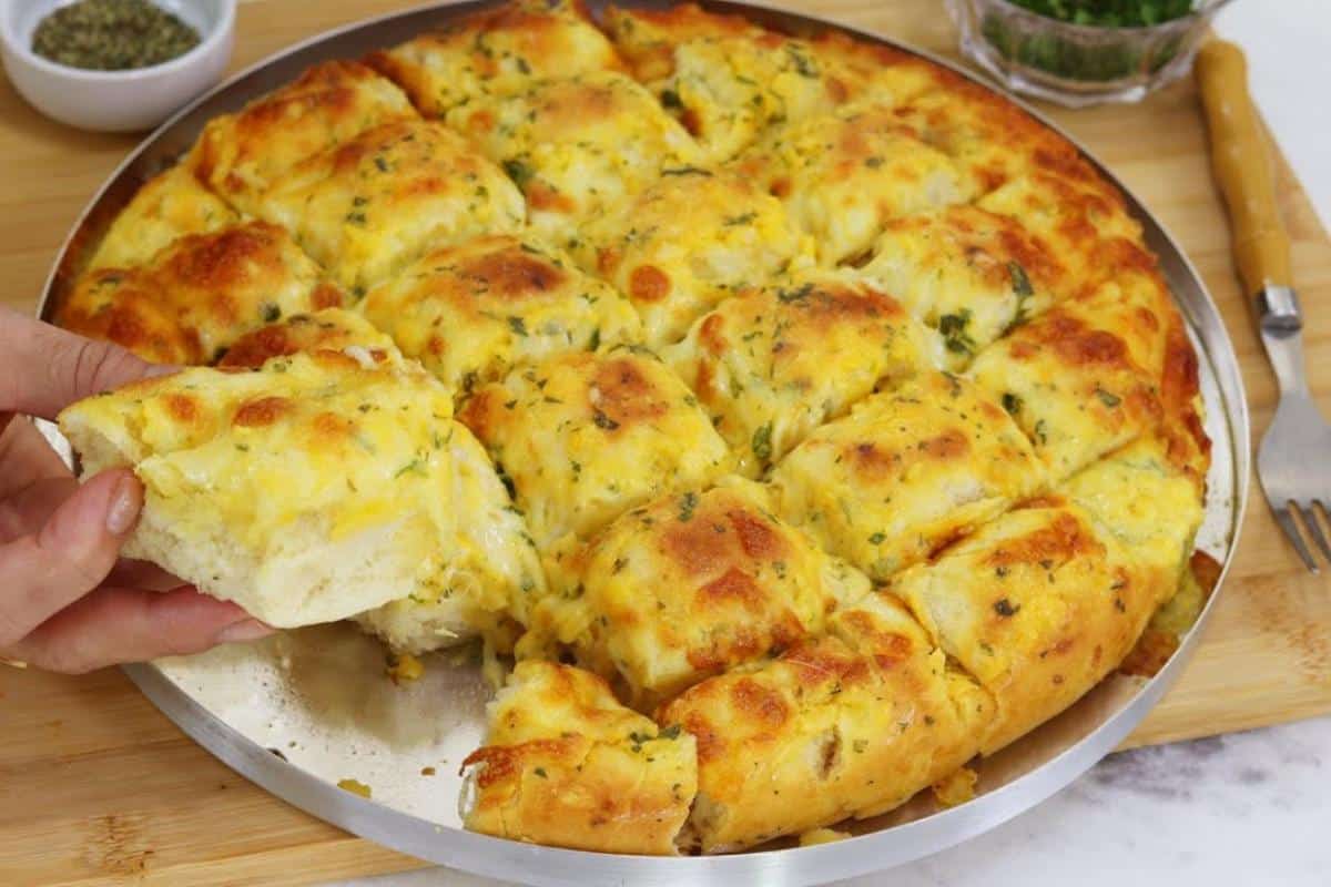 Pãozinho de alho caseiro delicioso para você fazer no churrasco no fim de semana