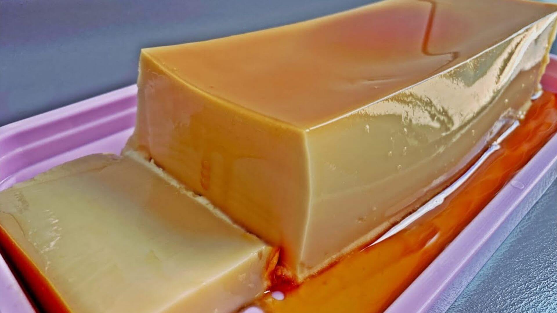 Pudim na caixinha de leite super cremoso e bem fácil de desenformar