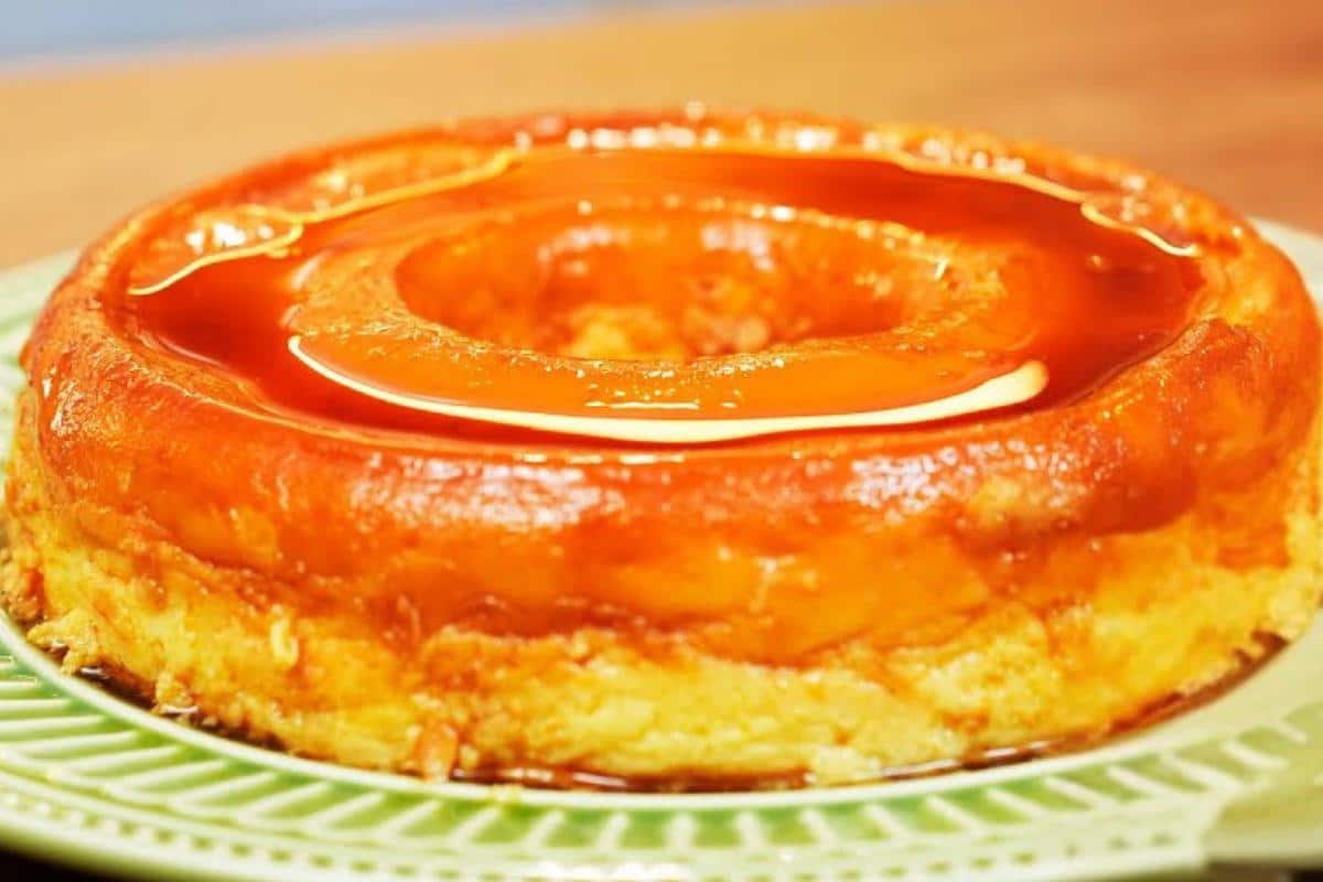 Pudim de 10 minutos perfeito e cremoso para servir como sobremesa de domingo