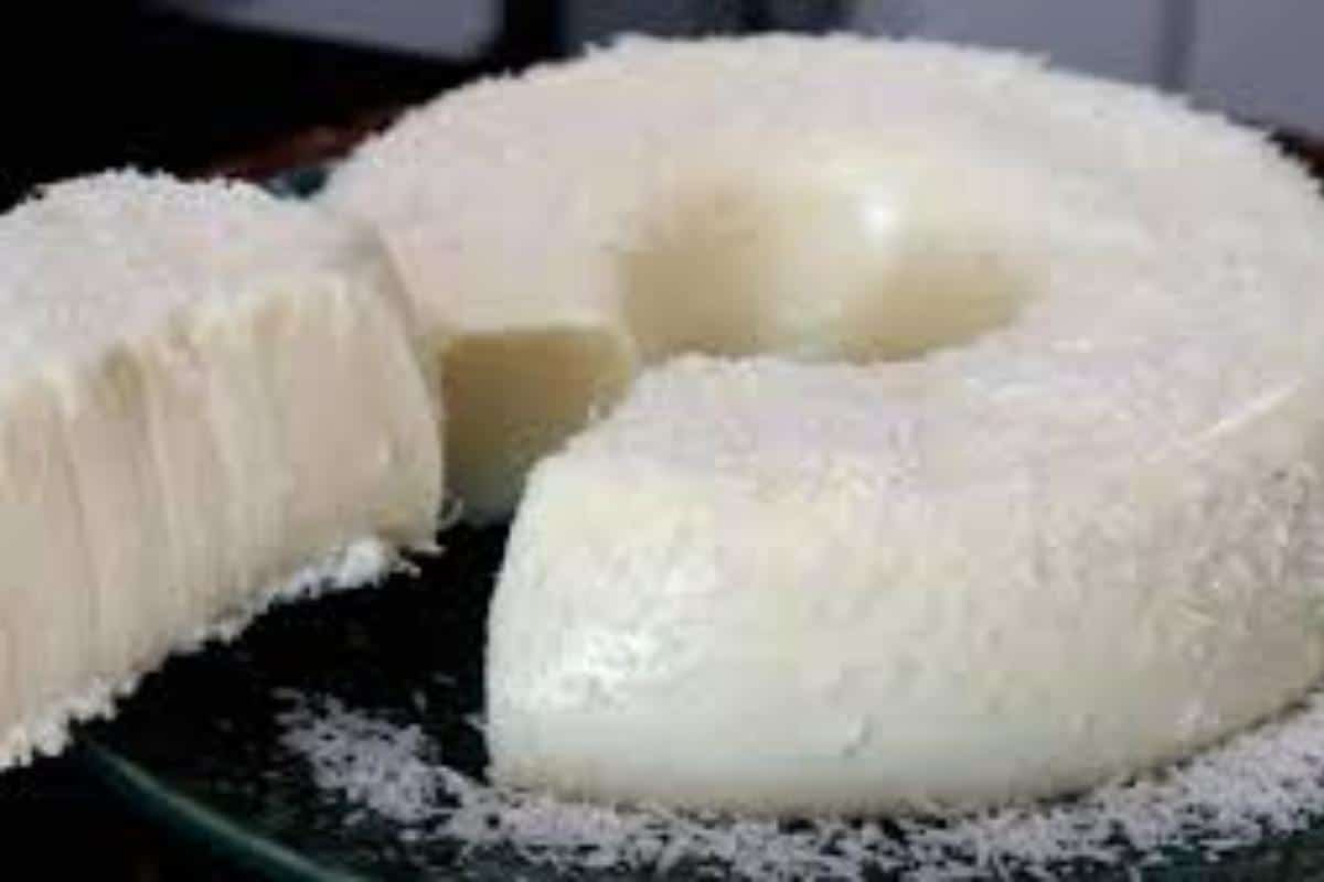 Pudim de maria mole delicioso que vai acabar rapidinho depois do seu almoço de natal