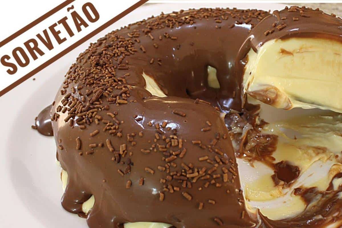 Pudim de sorvete super gostoso e refrescante para servir no seu almoço de natal