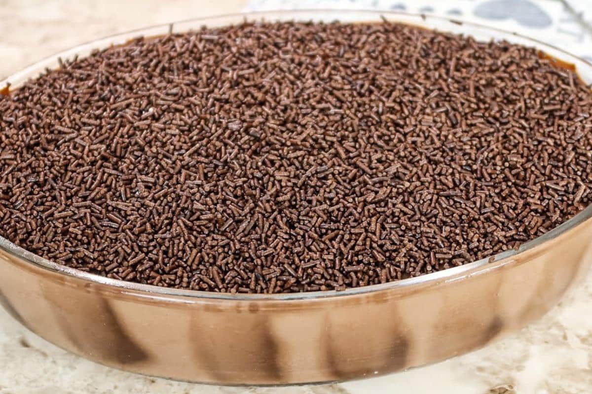 Sobremesa de chocolate deliciosa fácil de fazer para servir bem geladinha