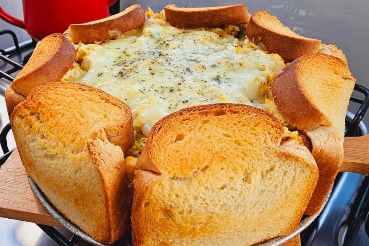 Essa torta de frango é diferente de todas que você já experimentou e fica maravilhosa