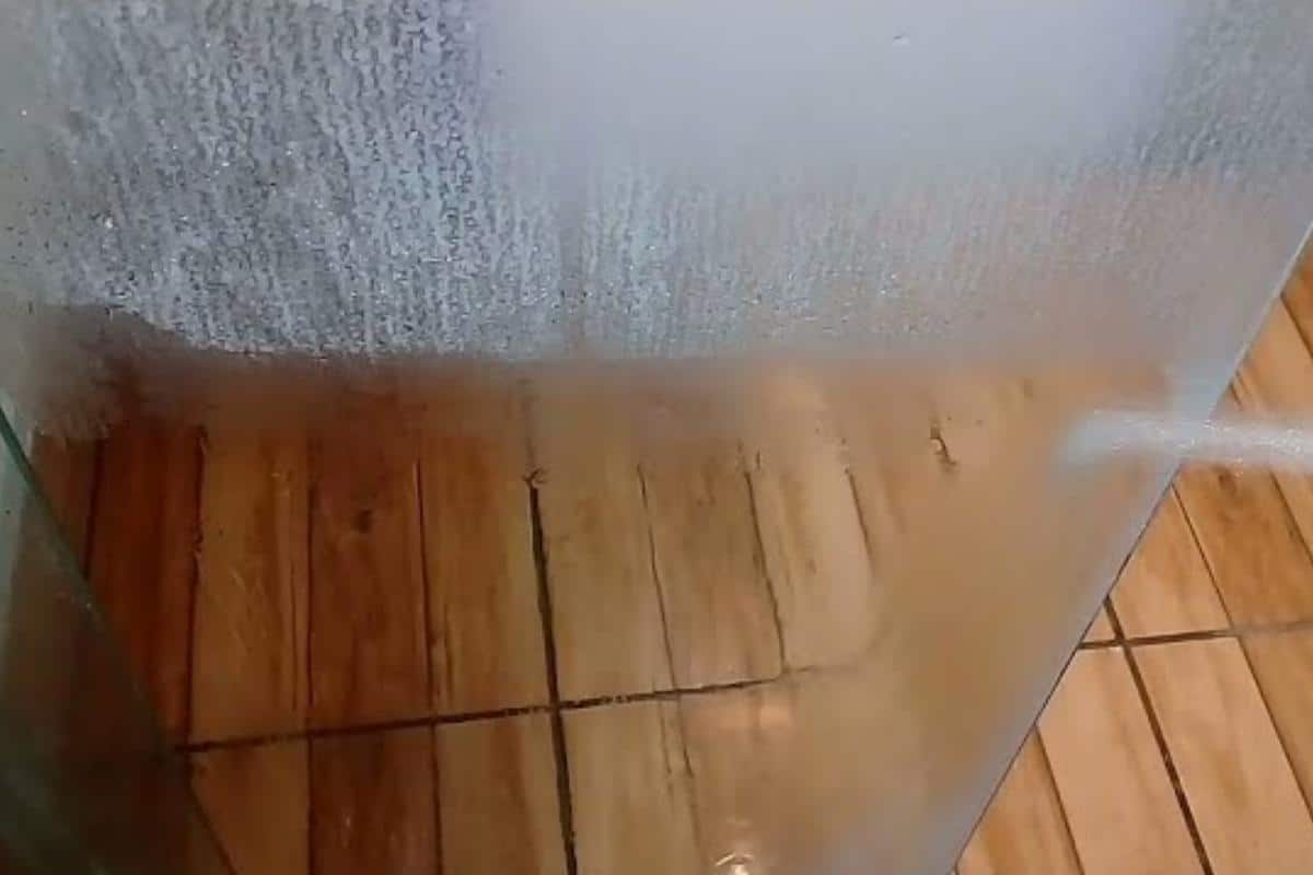 Como limpar box manchado: misturinha caseira fácil que não deixa mancha nenhuma