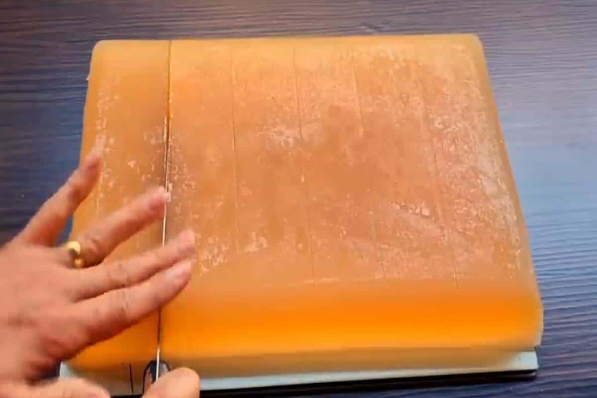 Sabão glicerinado caseiro: espuma muito e não desmancha fácil na água